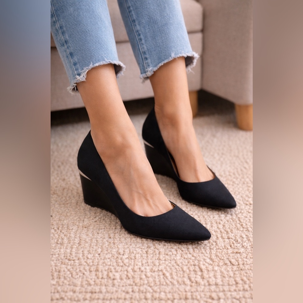 Calvin Klein Black Pointed Wedge Pumps
7.5 best for size 7
